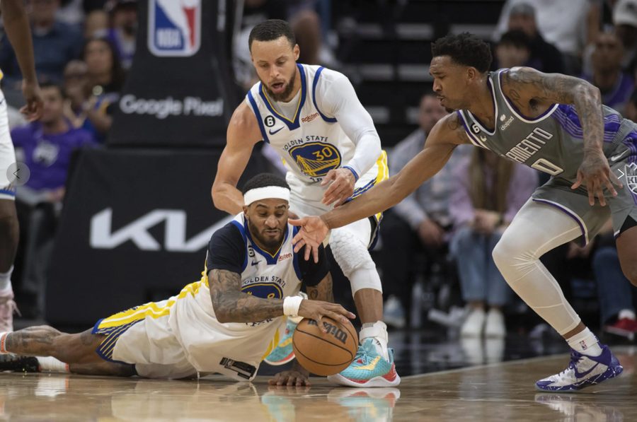 Gary Payton II driving with the ball for the Golden State Warriors
